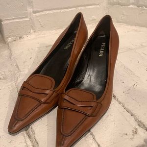 ✨PRADA Brown Leather Pointed Kitten Heels